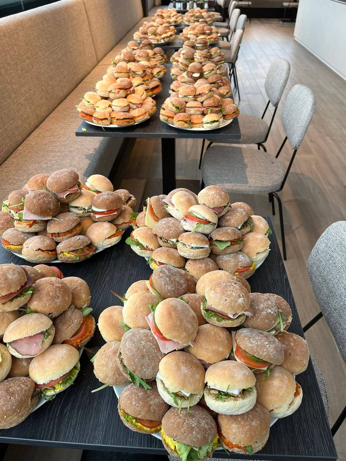 Mini-broodjes klaargezet