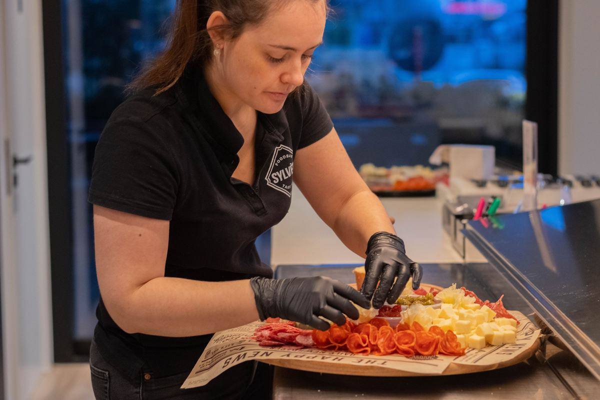 Tapasplank met vlees en kaas